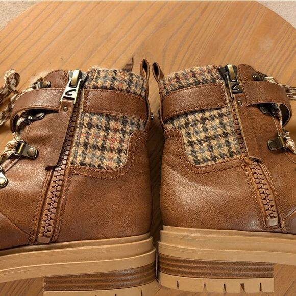 Circus by Sam Edelman Fuzzy Hiking Boots Size 8 - Picture 12 of 12